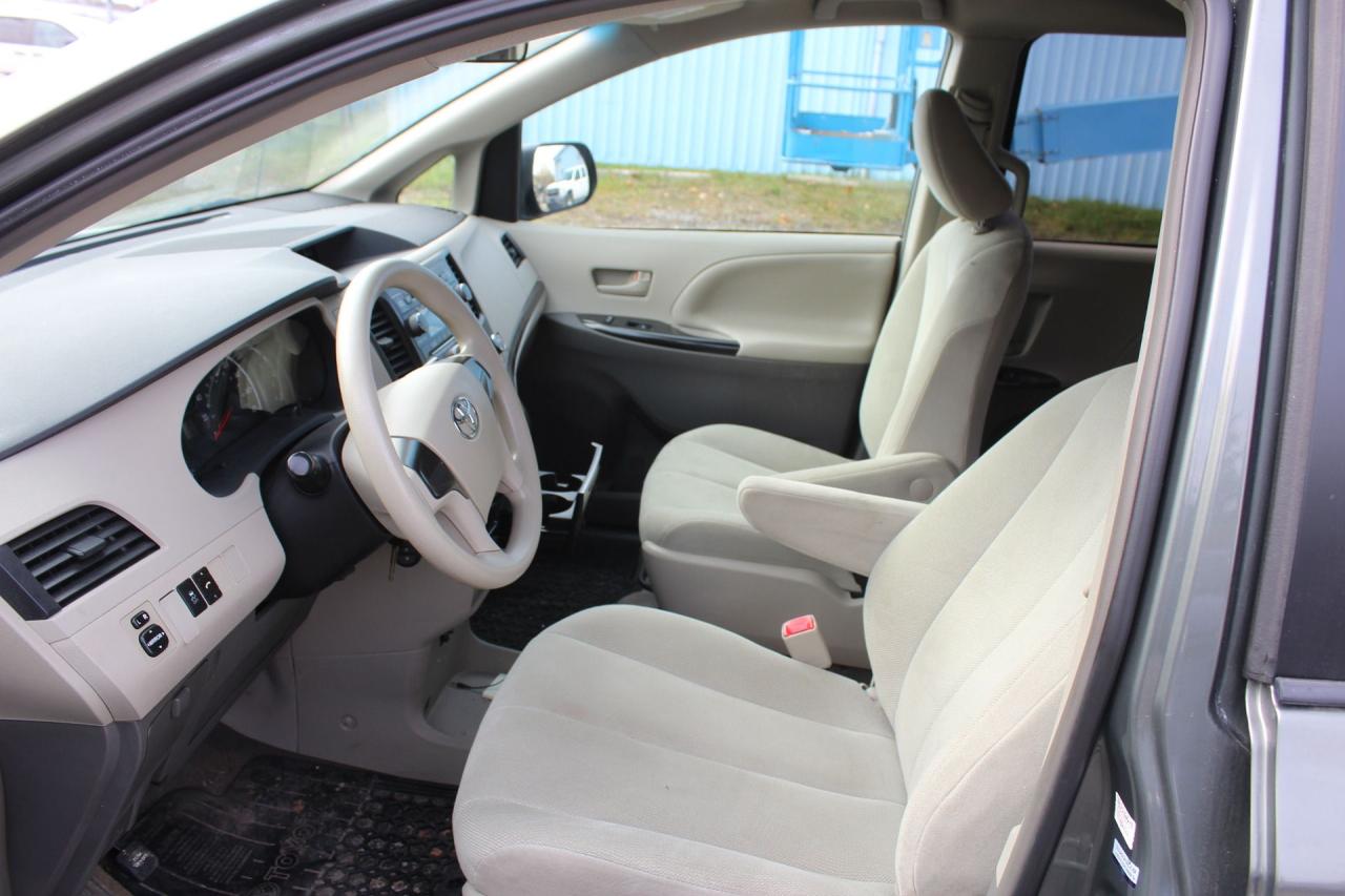 2014 Toyota Sienna  Photo4
