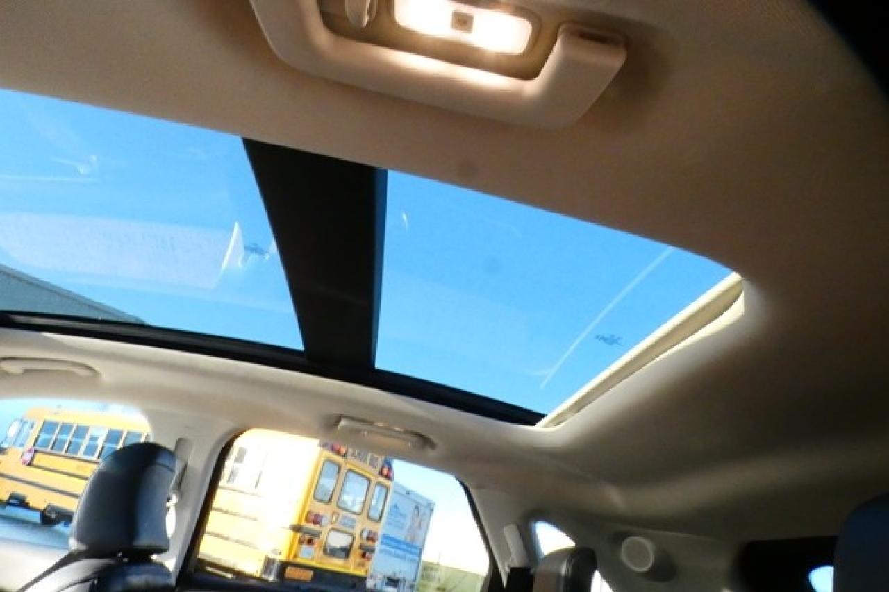 2024 Ford Edge Titanium AWD w/Htd Leather, pano S/R, BUC - Photo #17