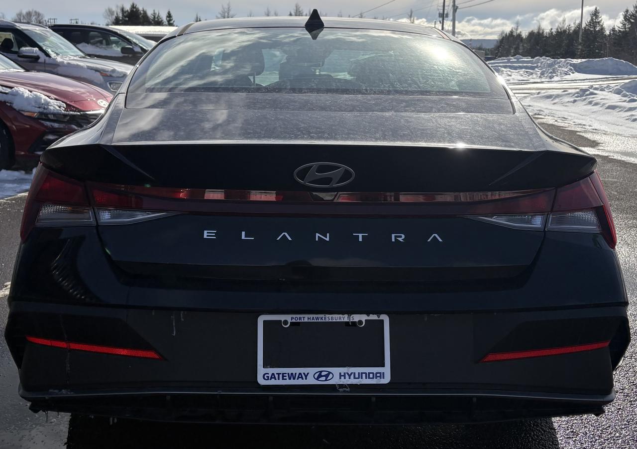 2025 Hyundai Elantra Essential Photo3