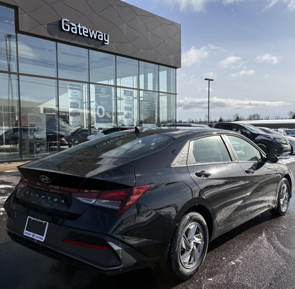 2025 Hyundai Elantra Essential Photo2