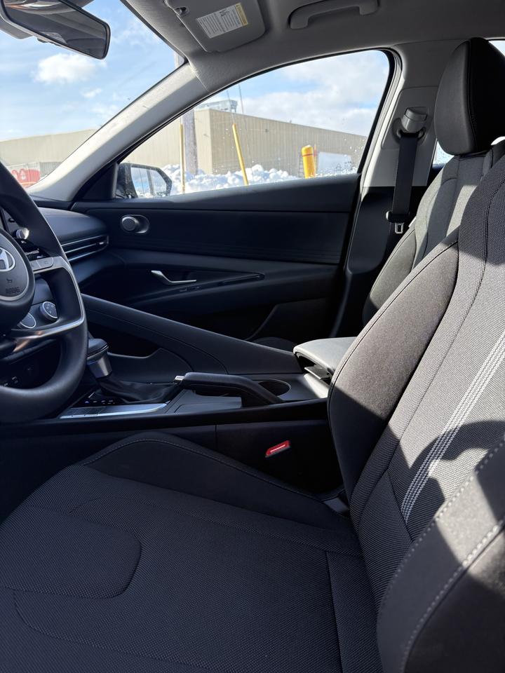 2025 Hyundai Elantra Essential Photo