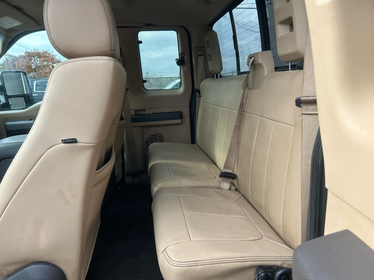 2016 Ford SUPER DUTY F-350 SRW Lariat Photo