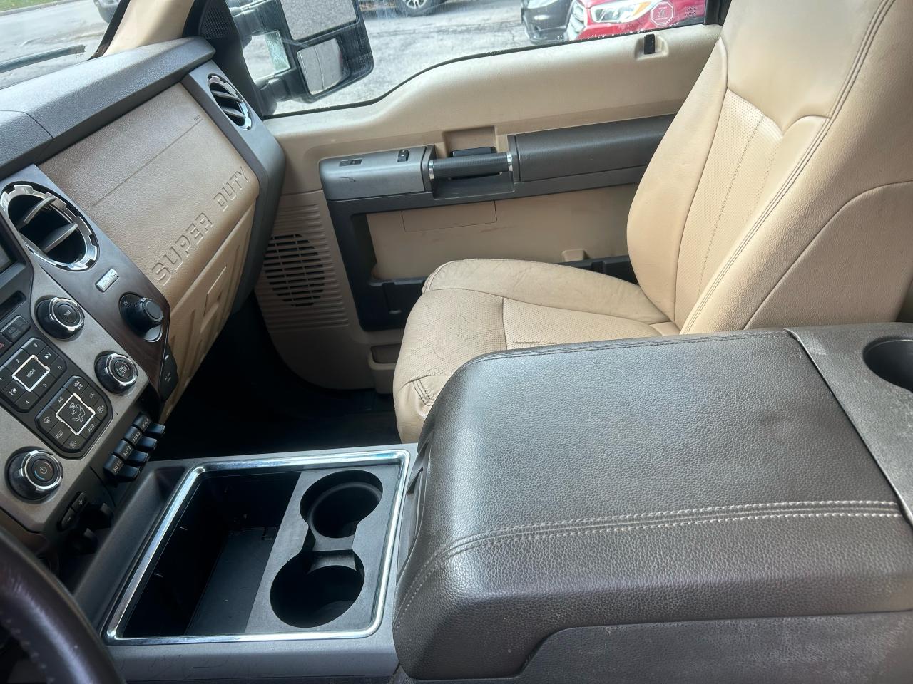 2016 Ford SUPER DUTY F-350 SRW Lariat Photo