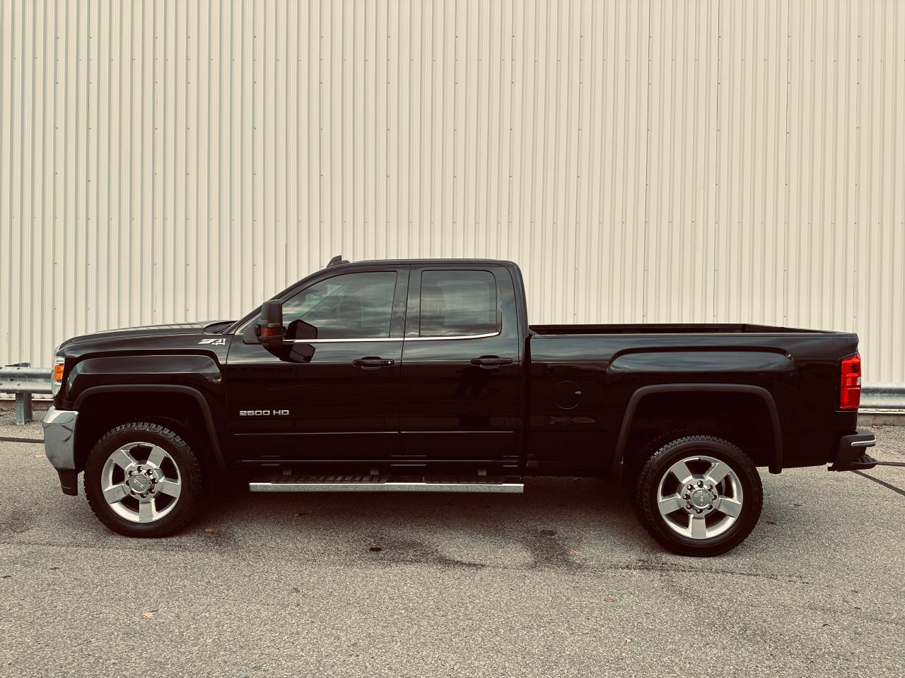 Used 2019 GMC Sierra 2500 HD SLE Z71 Triple Black for sale in Mississauga, ON