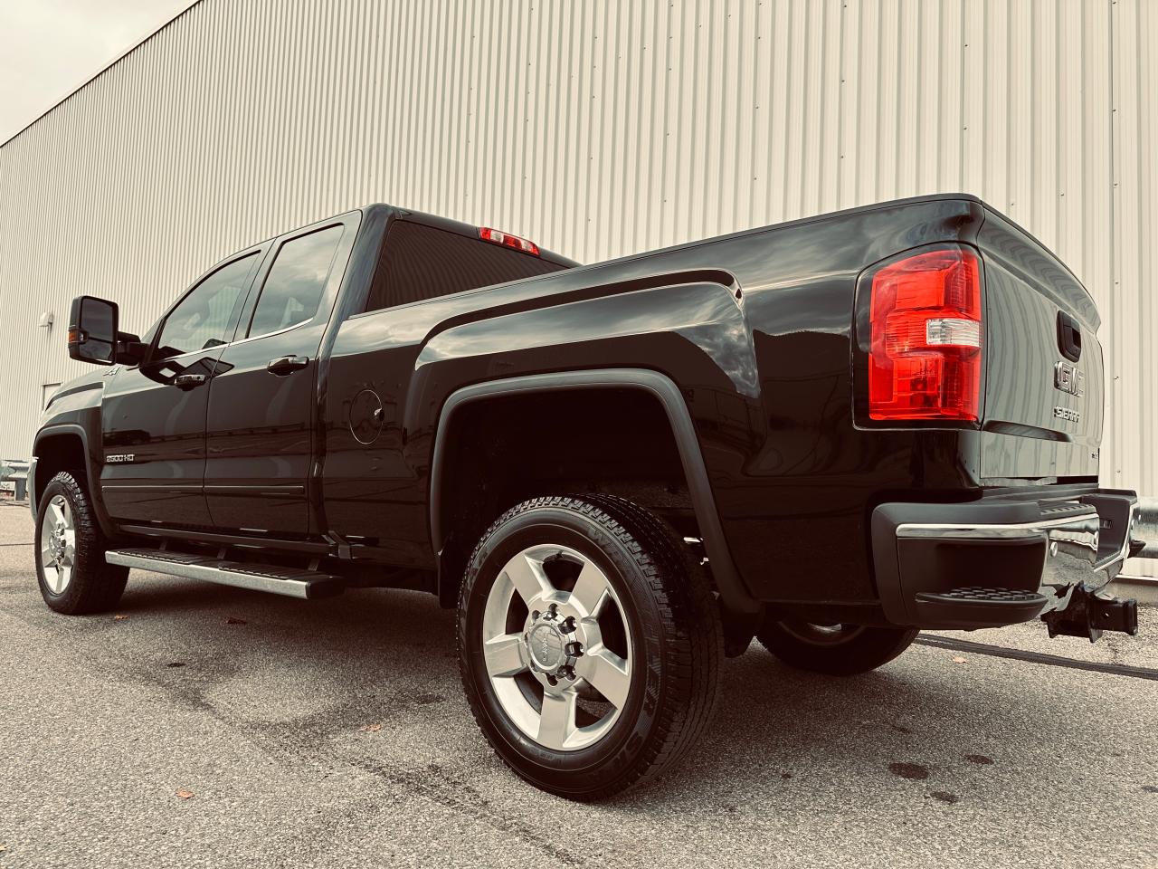 2019 GMC Sierra 2500 HD SLE Z71 Triple Black Photo4