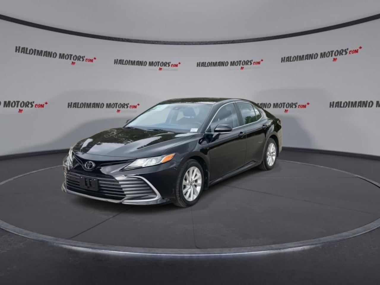 2021 Toyota Camry LE AWD Photo3