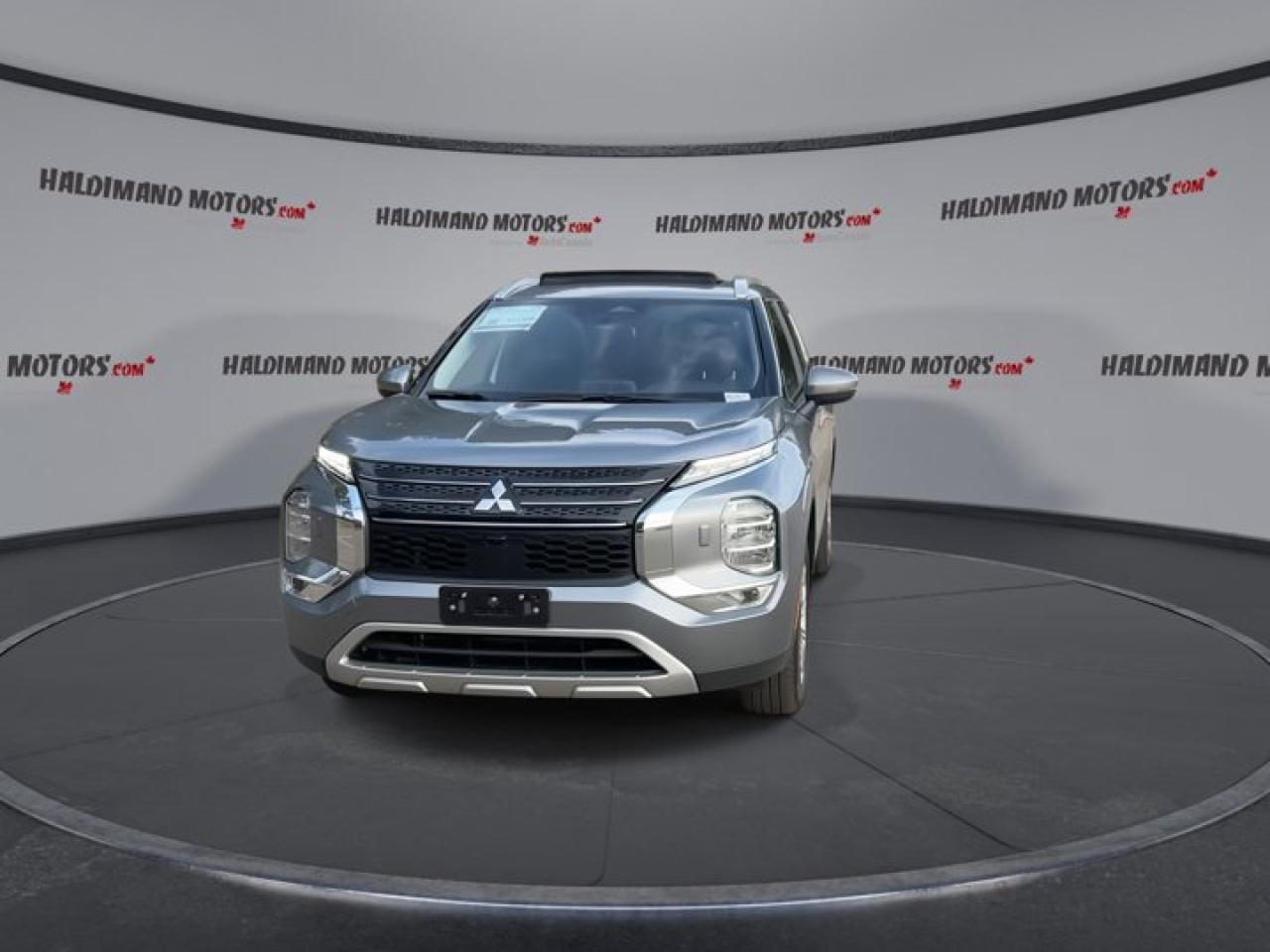 2024 Mitsubishi Outlander LE S- AWC Photo