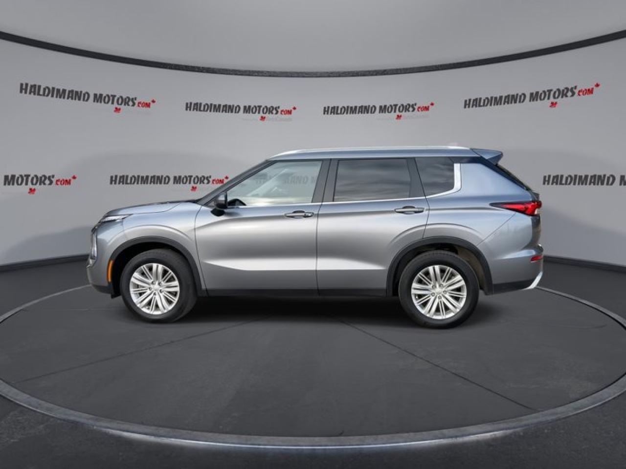 2024 Mitsubishi Outlander LE S- AWC Photo