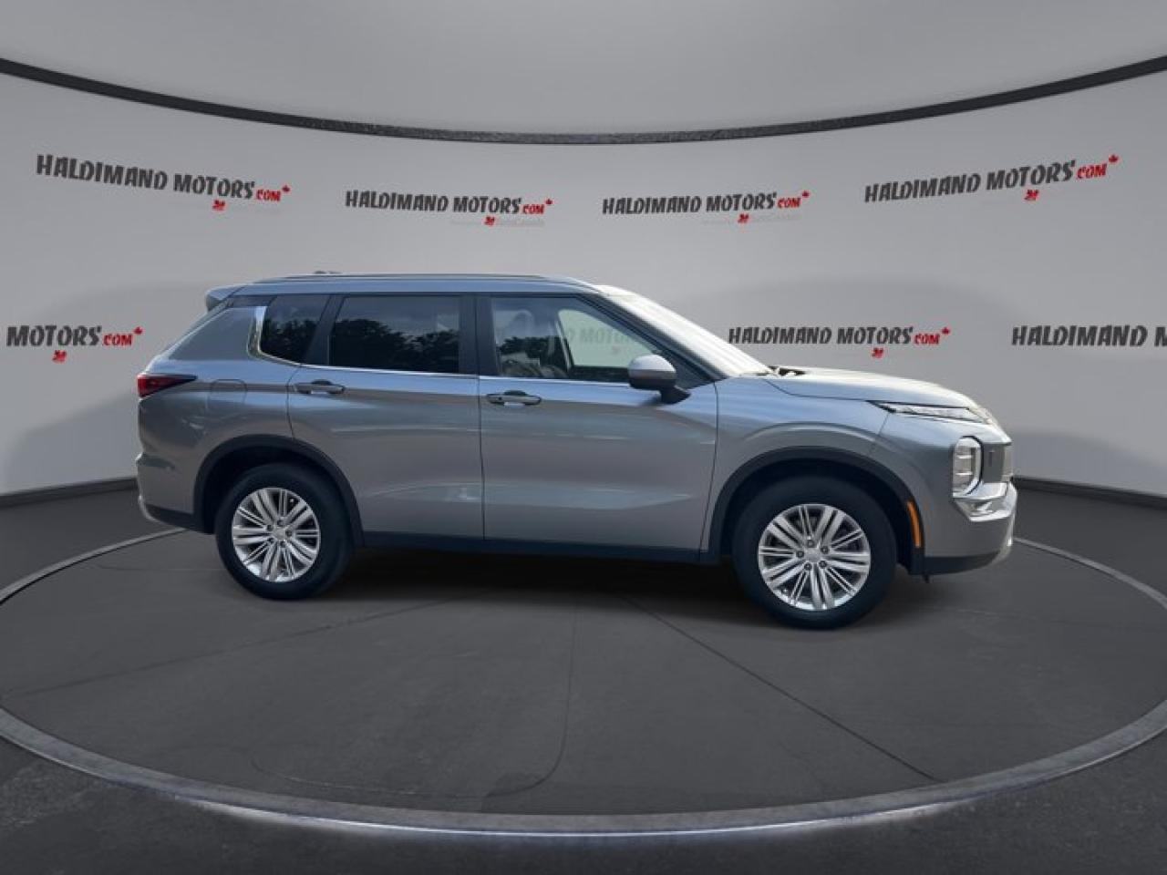 2024 Mitsubishi Outlander LE S- AWC Photo