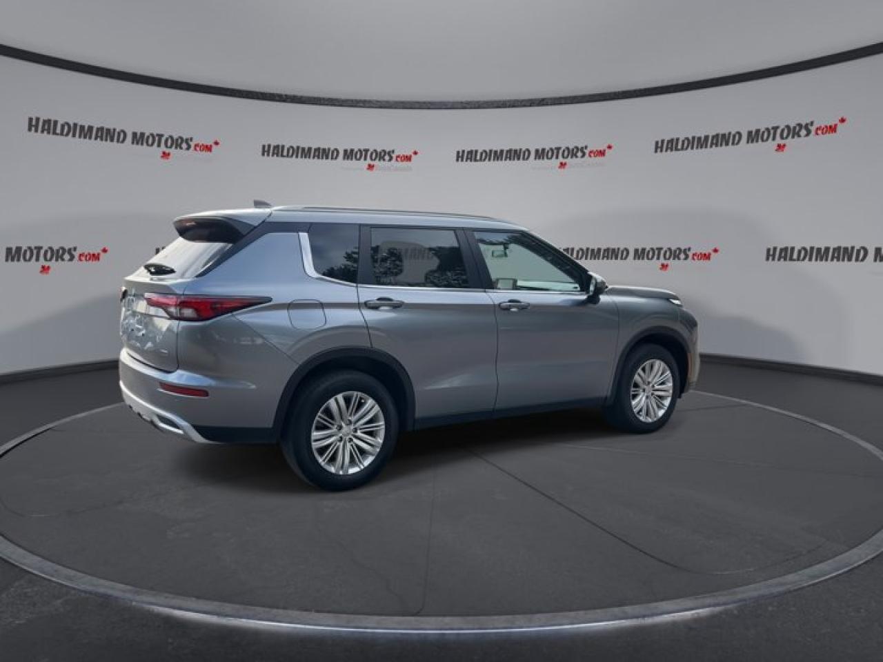2024 Mitsubishi Outlander LE S- AWC Photo