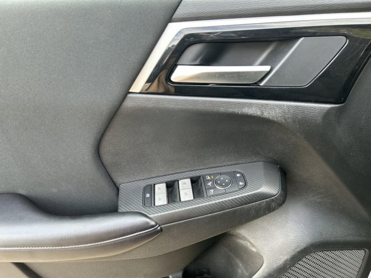 2024 Mitsubishi Outlander LE S- AWC Photo