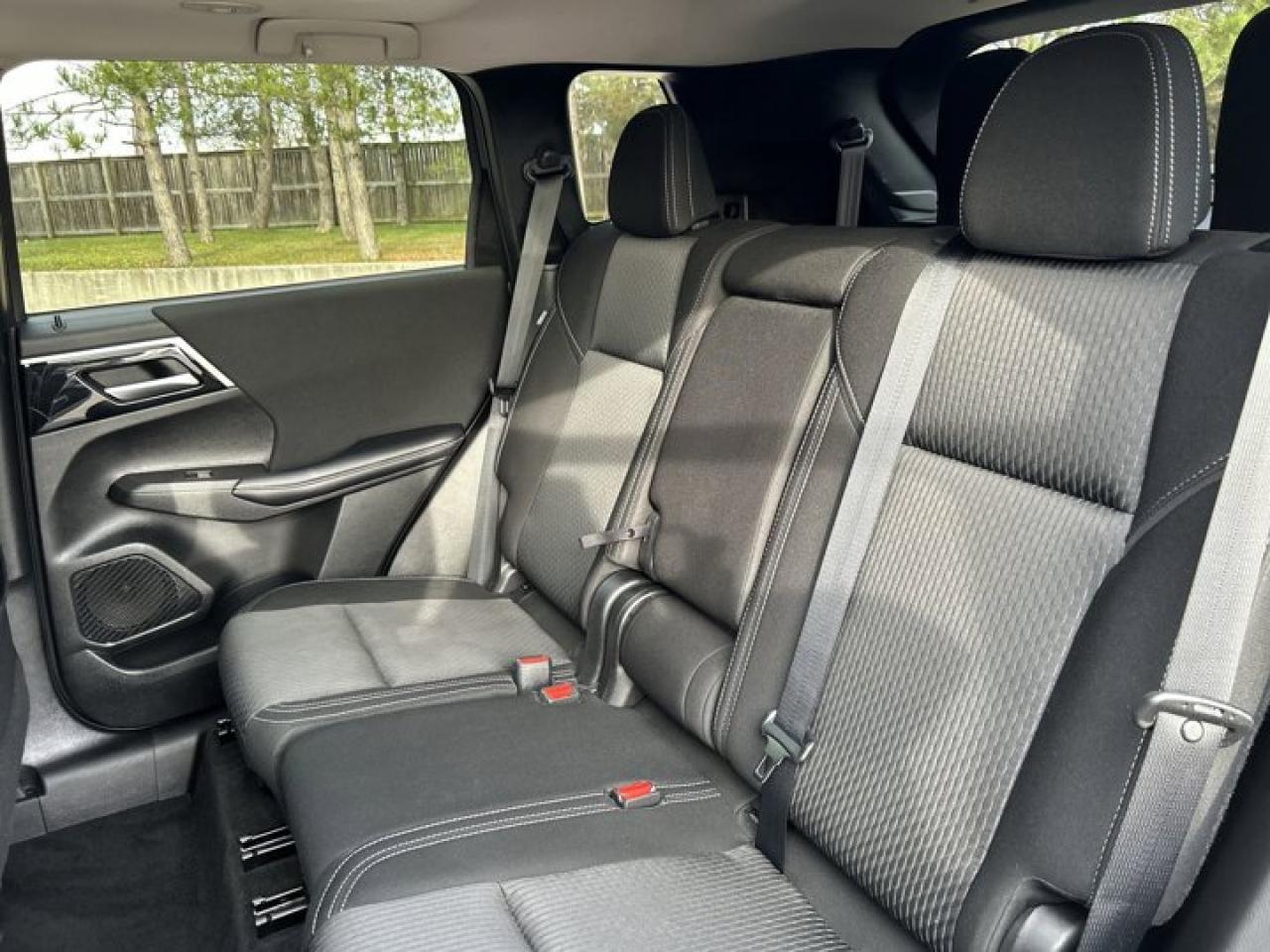 2024 Mitsubishi Outlander LE S- AWC Photo