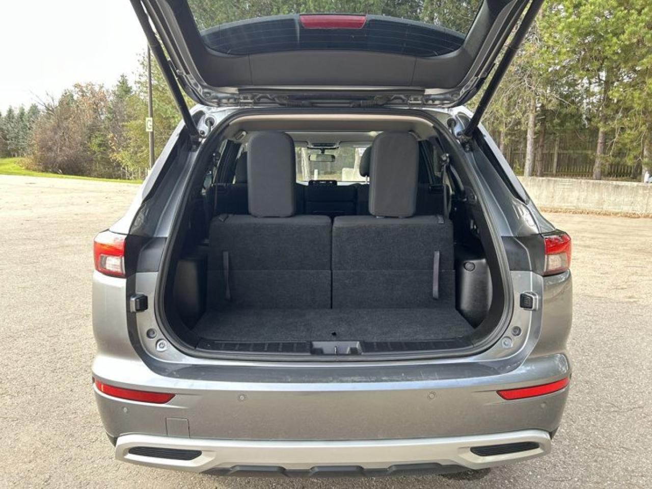 2024 Mitsubishi Outlander LE S- AWC Photo