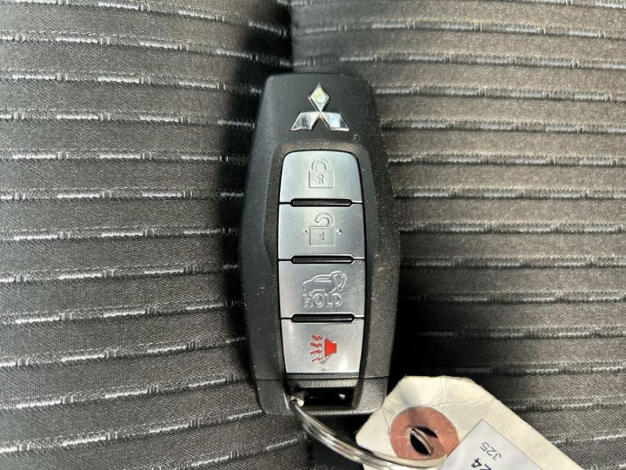 2024 Mitsubishi Outlander LE S- AWC Photo