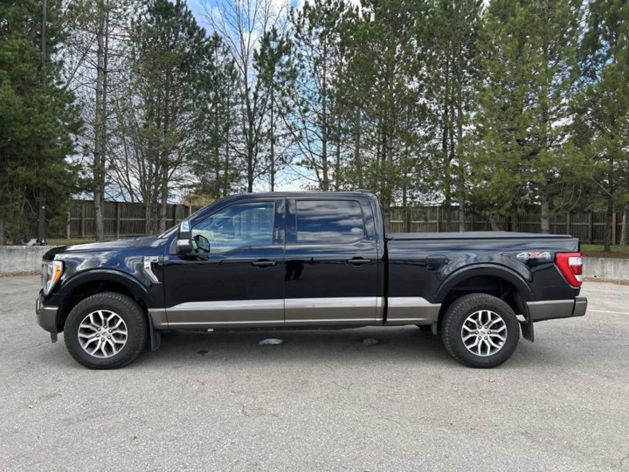 2022 Ford F-150 Lariat 4X4 CREW Photo