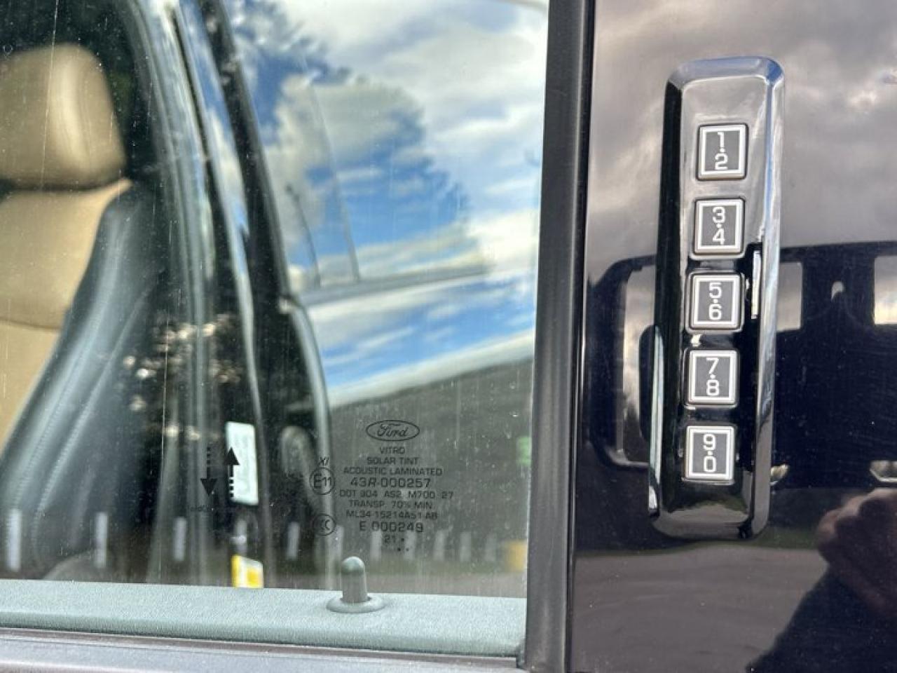 2022 Ford F-150 Lariat 4X4 CREW Photo