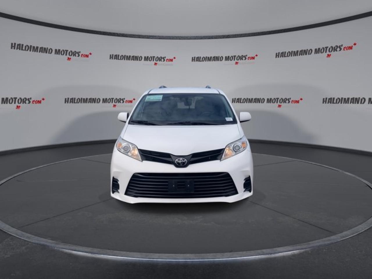 2019 Toyota Sienna  Photo2