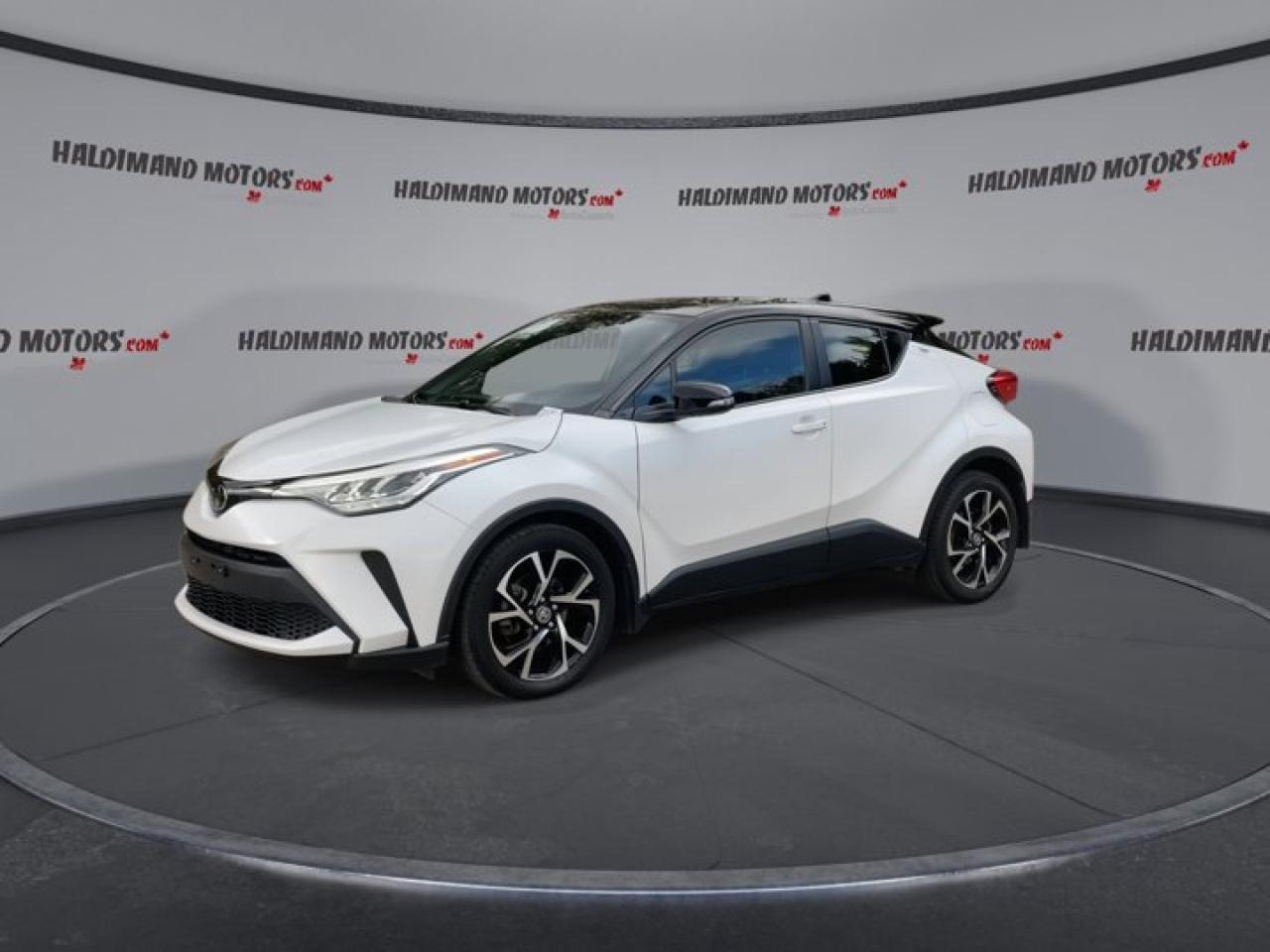2022 Toyota C-HR LE Photo3