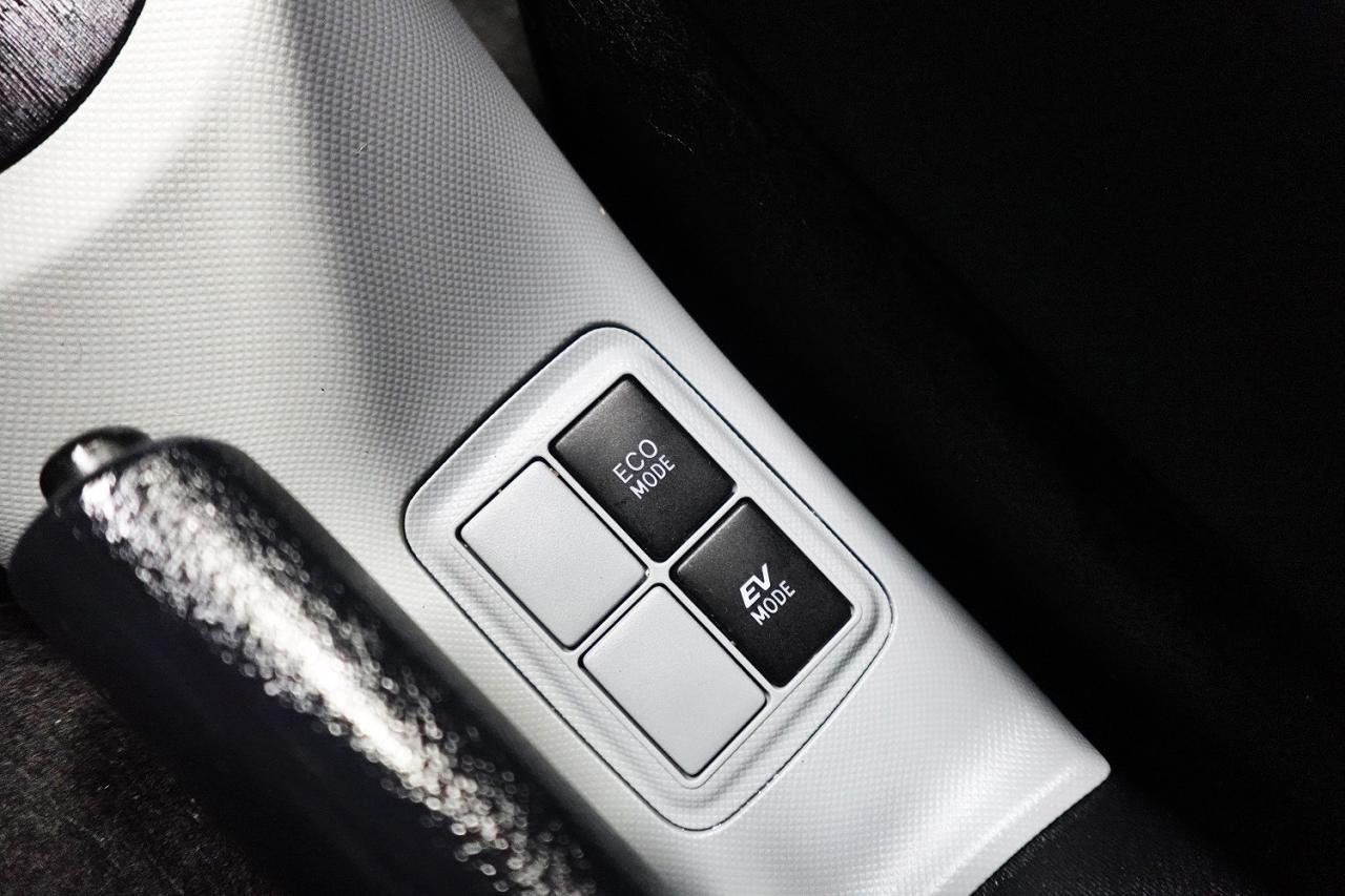 2013 Toyota Prius c ONE OWNER, NO ACCIDENT, WELL MAINTAIN Photo