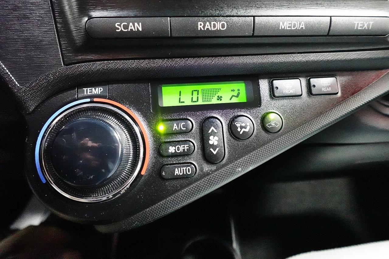 2013 Toyota Prius c ONE OWNER, NO ACCIDENT, WELL MAINTAIN Photo