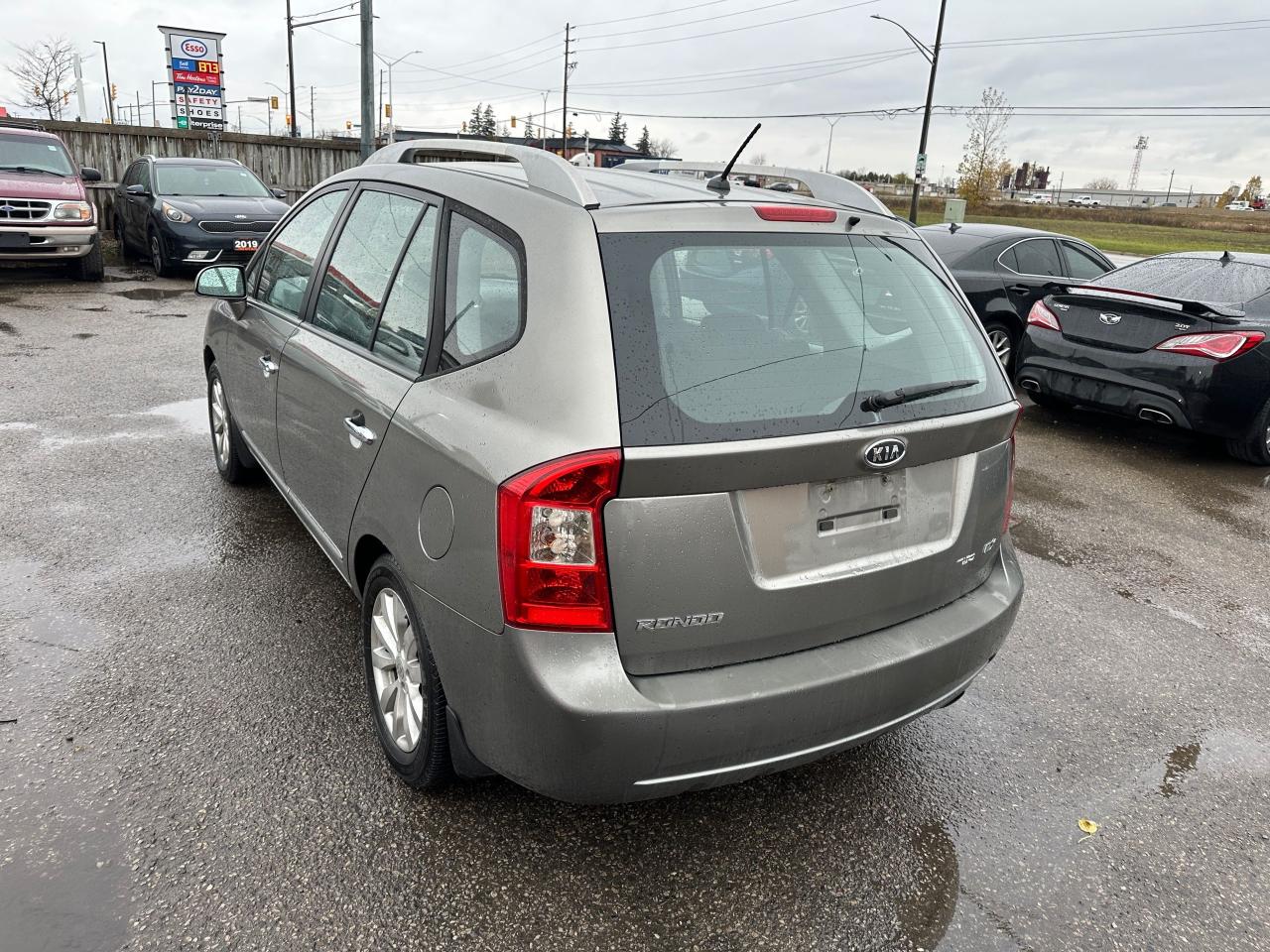 2011 Kia Rondo EX, VERY CLEAN, OILED, ONLY 154KMS, AUTO, CERT Photo2