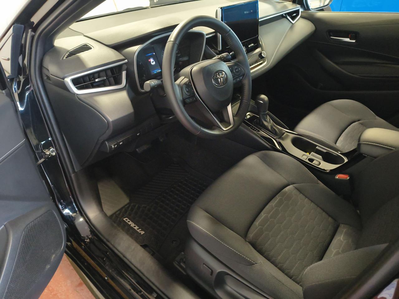 2023 Toyota Corolla SE Photo0