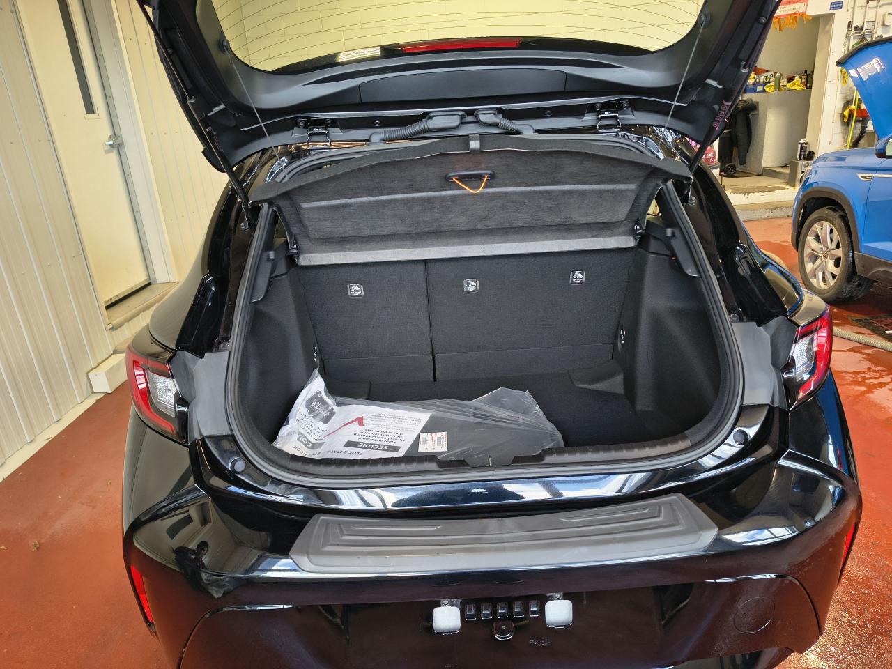 2023 Toyota Corolla SE Photo0