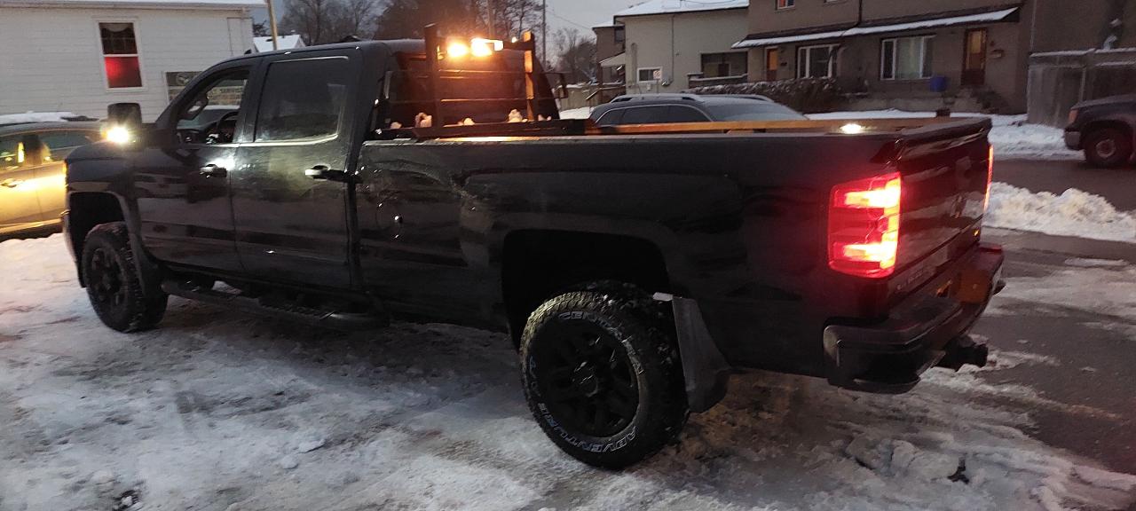 2018 Chevrolet Silverado 2500 4WD Crew Cab 167" Z71 Photo