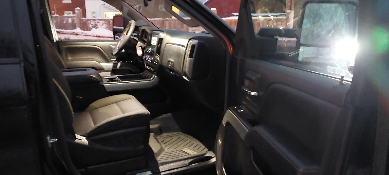 2018 Chevrolet Silverado 2500 4WD Crew Cab 167" Z71 Photo