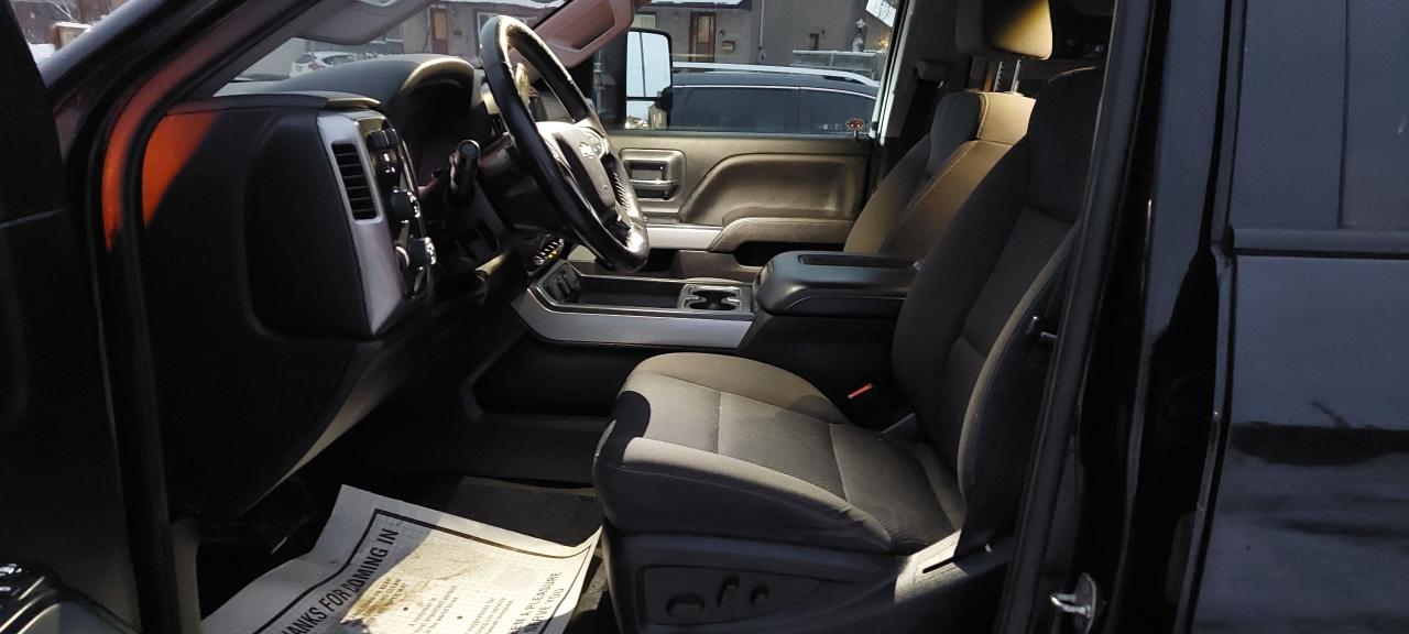 2018 Chevrolet Silverado 2500 4WD Crew Cab 167" Z71 Photo