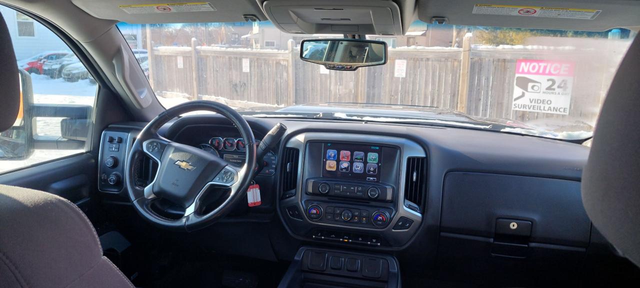 2018 Chevrolet Silverado 2500 4WD Crew Cab 167" Z71 Photo