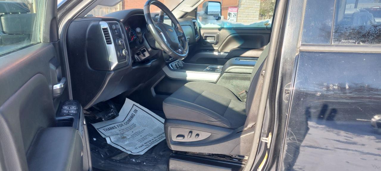 2018 Chevrolet Silverado 2500 4WD Crew Cab 167" Z71 Photo