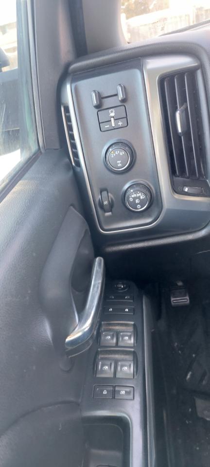 2018 Chevrolet Silverado 2500 4WD Crew Cab 167" Z71 Photo