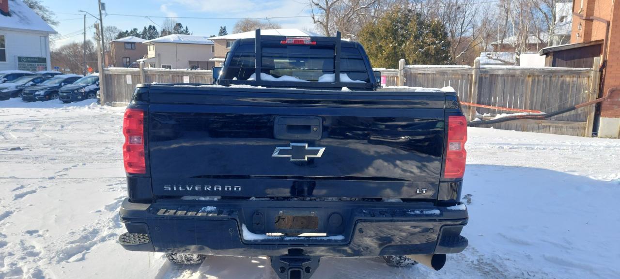 2018 Chevrolet Silverado 2500 4WD Crew Cab 167" Z71 Photo3