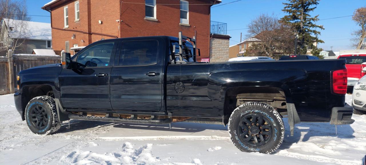 2018 Chevrolet Silverado 2500 4WD Crew Cab 167" Z71 Photo