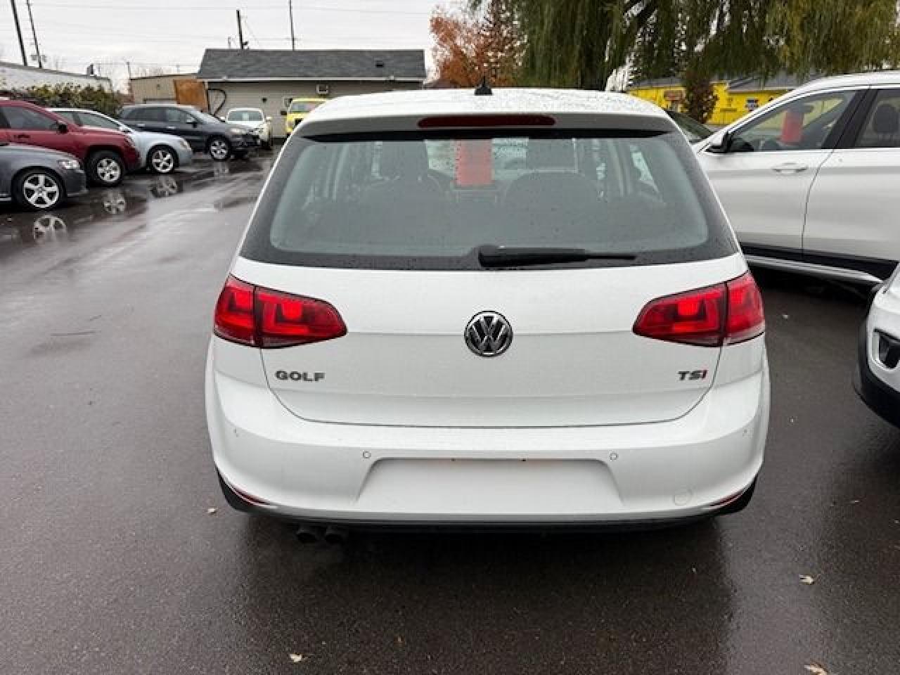 2017 Volkswagen Golf Highline Photo2