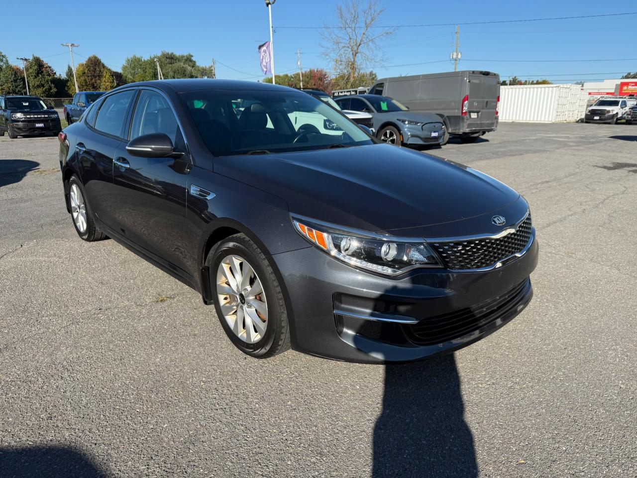 2018 Kia Optima EX Photo2