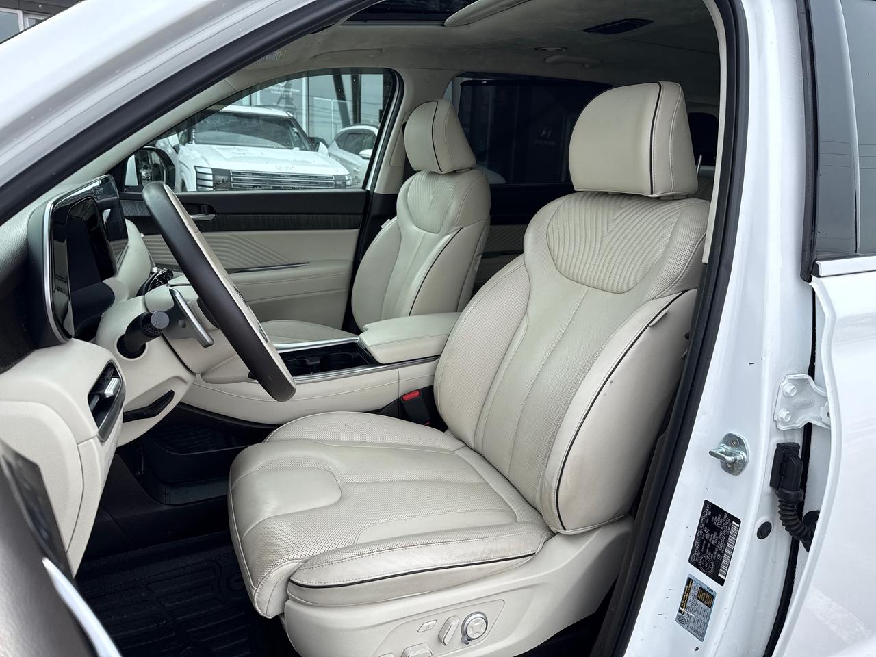 2023 Hyundai PALISADE Ultimate Calligraphy w/Beige Interior Photo