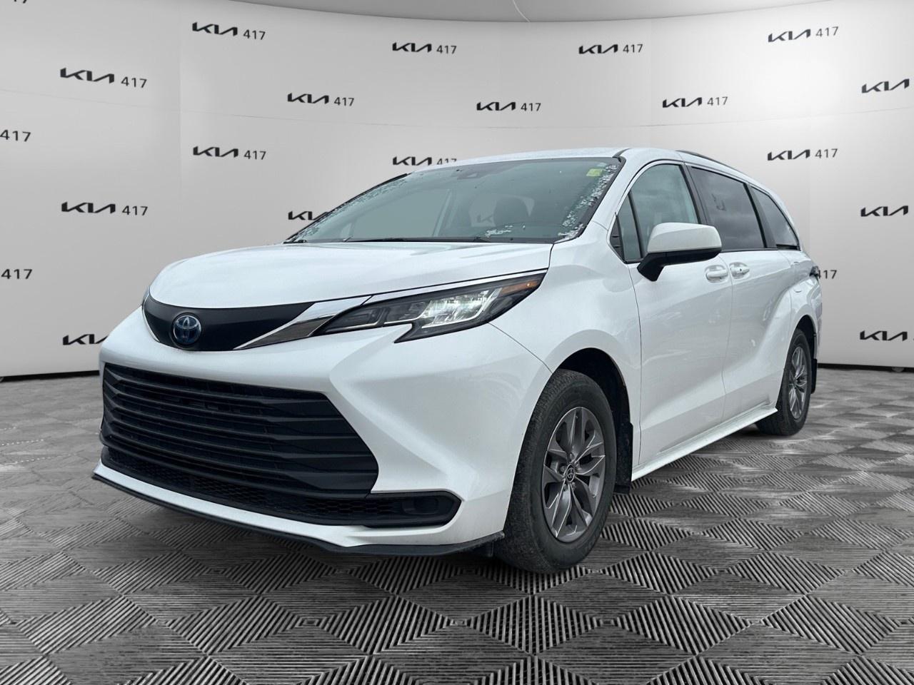 Used 2023 Toyota Sienna LE 8-Passenger FWD for sale in Gloucester, ON