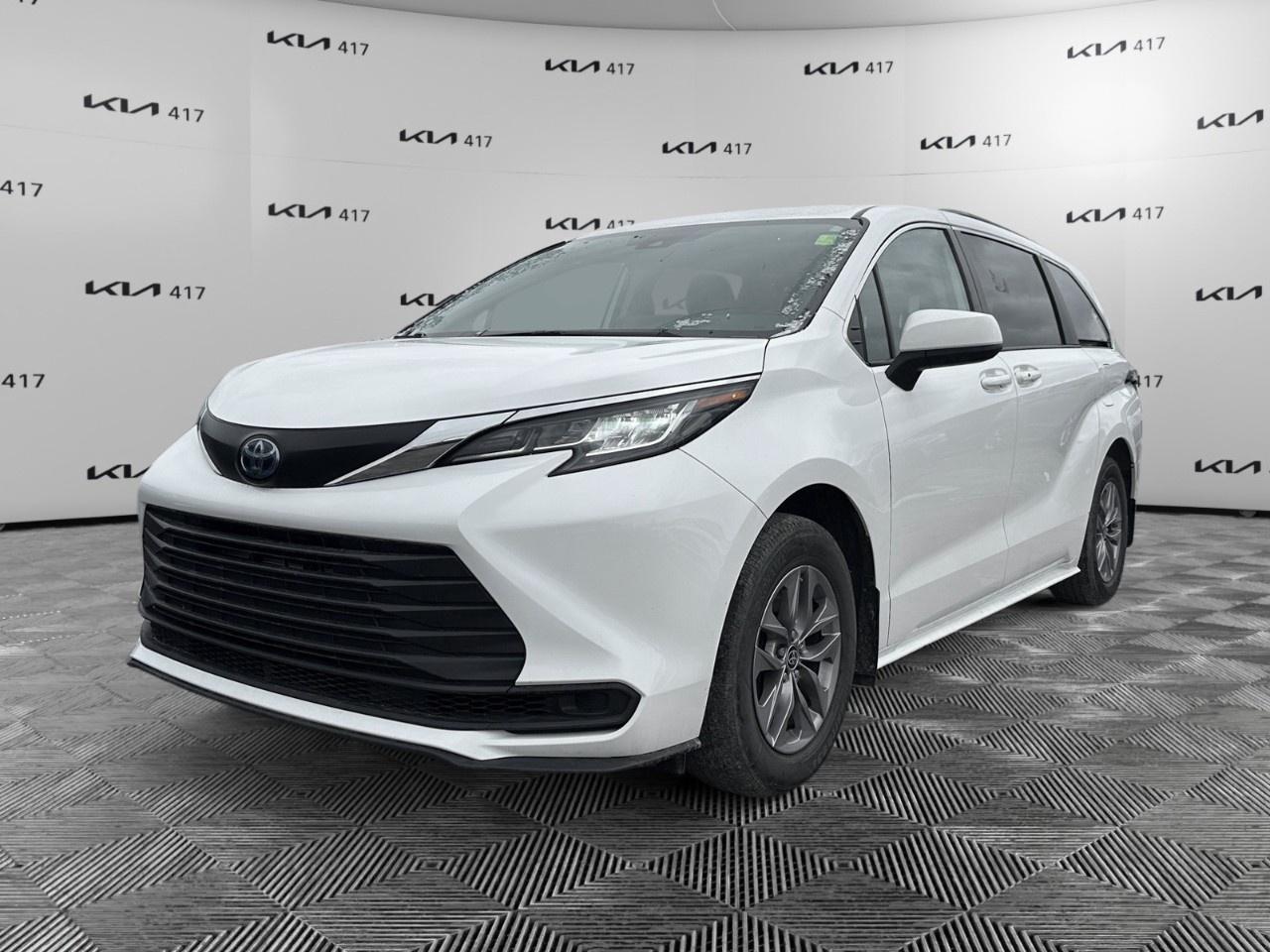 Used 2023 Toyota Sienna LE 8-Passenger FWD for sale in Gloucester, ON