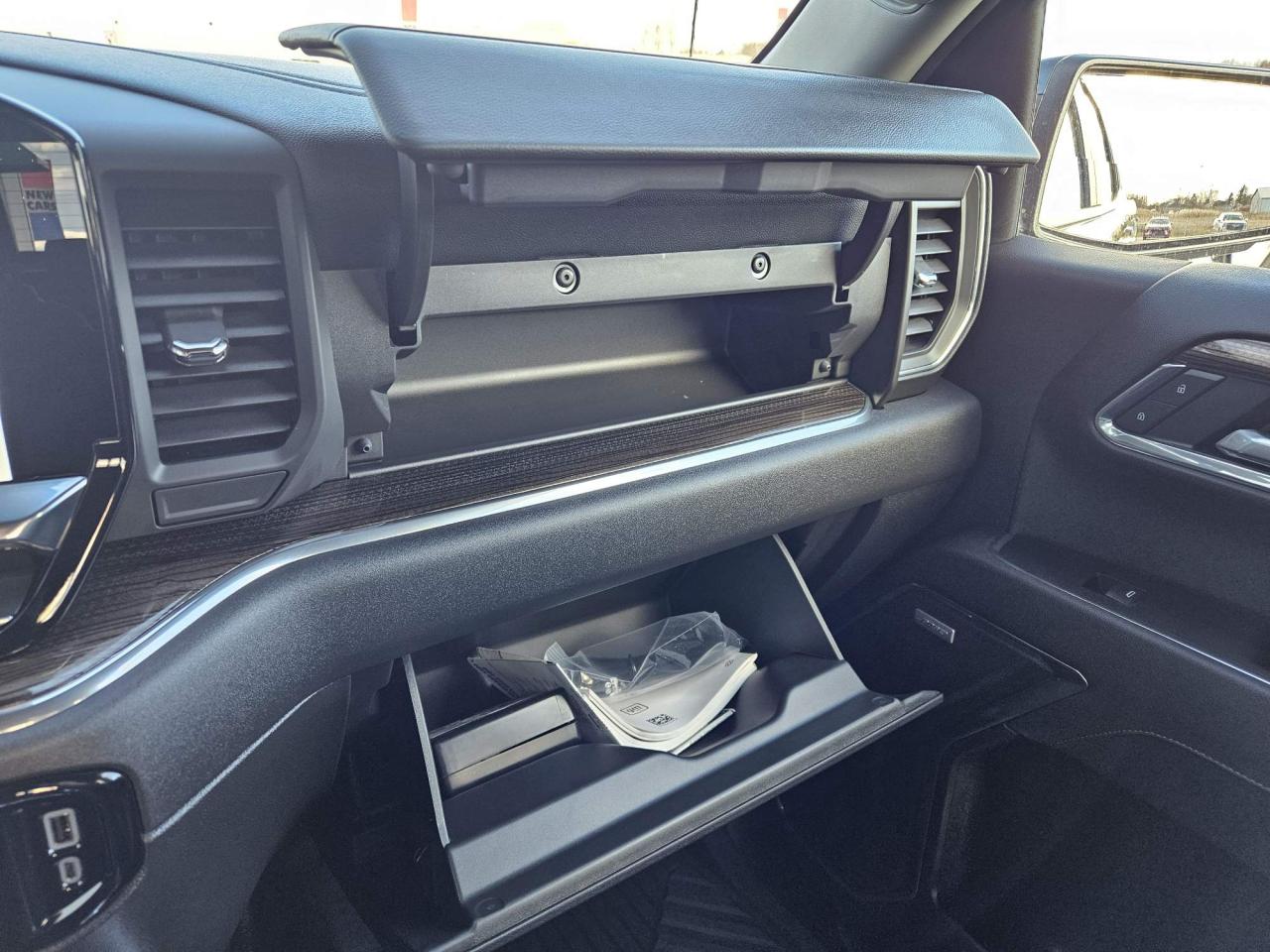 2025 Chevrolet Silverado 1500 LT Trail Boss One Owner | Trail Boss | Leather | 20" Wheels Photo