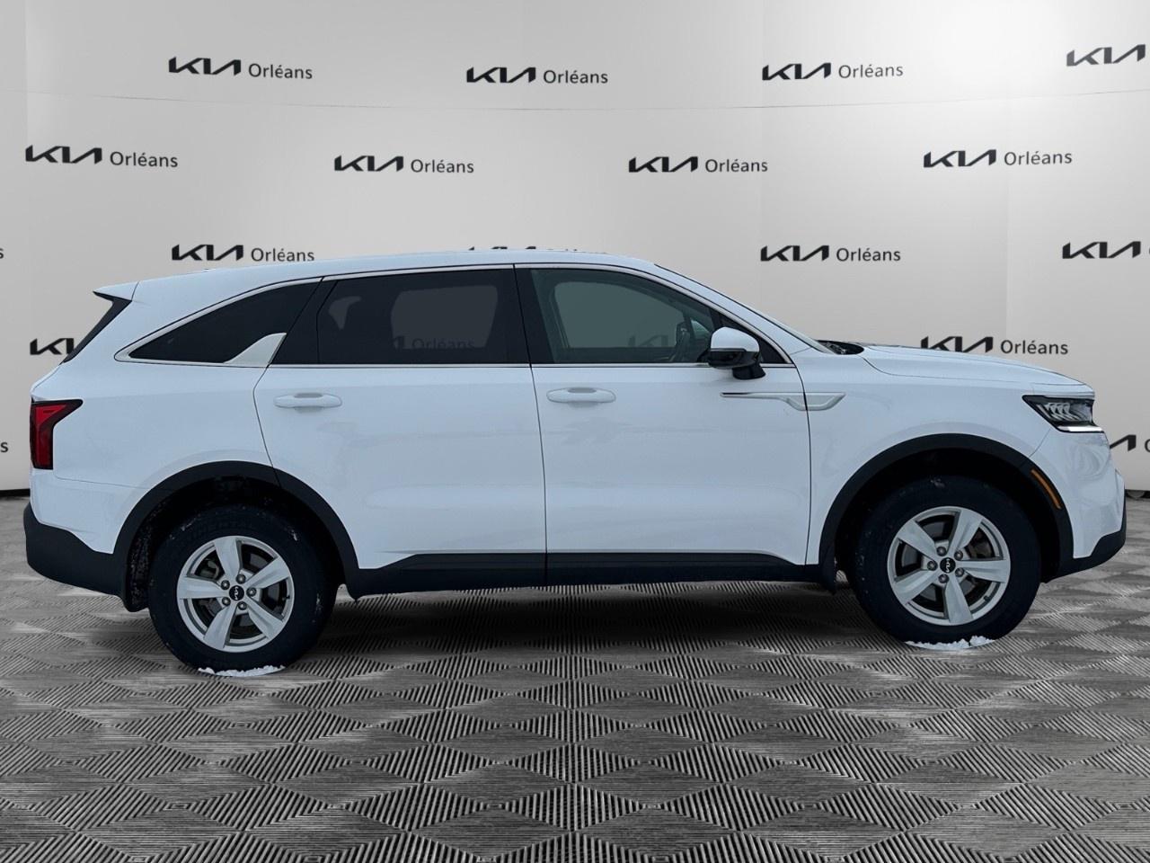 2023 Kia Sorento LX AWD Photo3