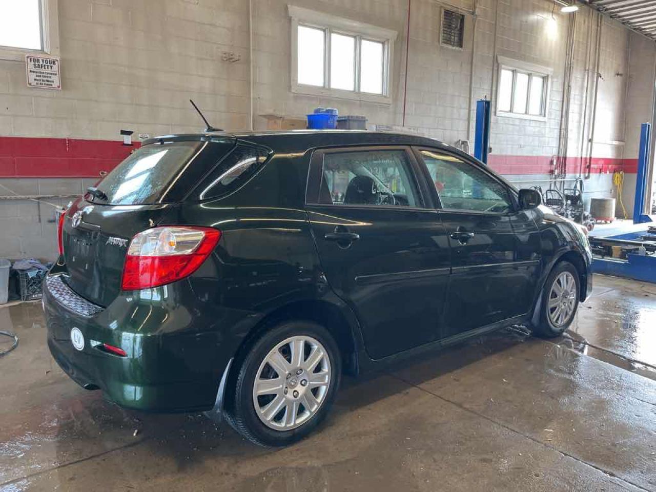 2013 Toyota Corolla MATRIX - Photo #4