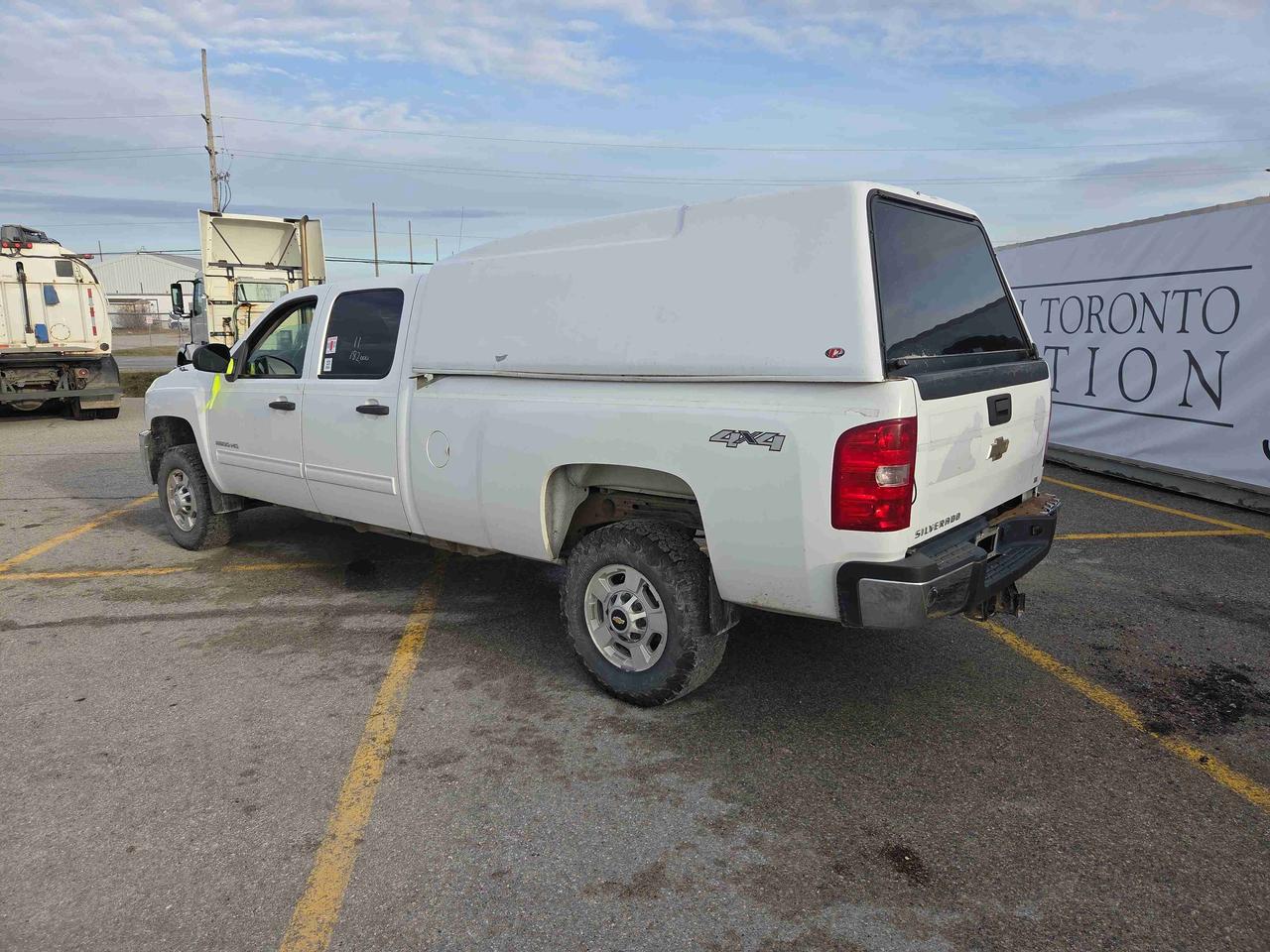2011 Chevrolet Silverado K2500 HE Photo