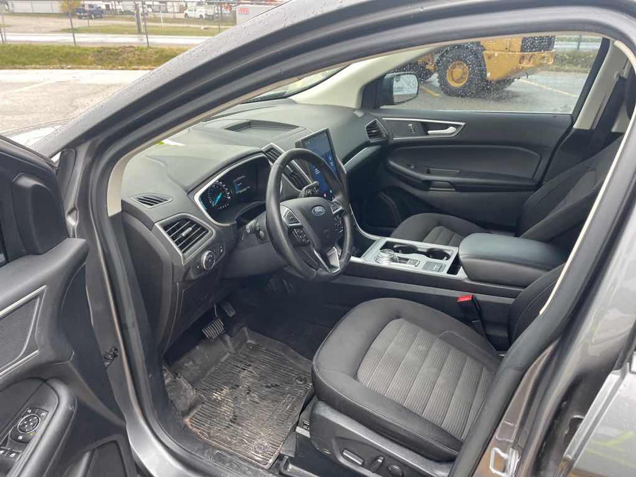 2021 Ford Edge SEL Photo