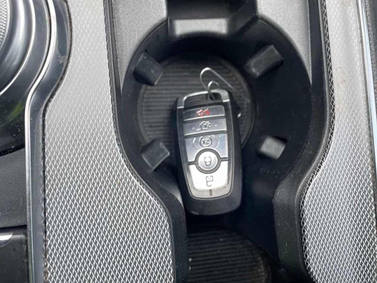 2021 Ford Edge SEL Photo