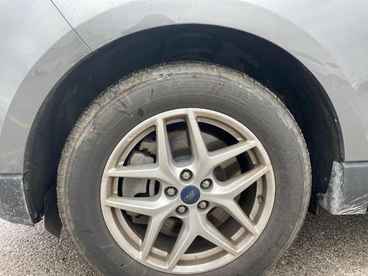 2021 Ford Edge SEL Photo