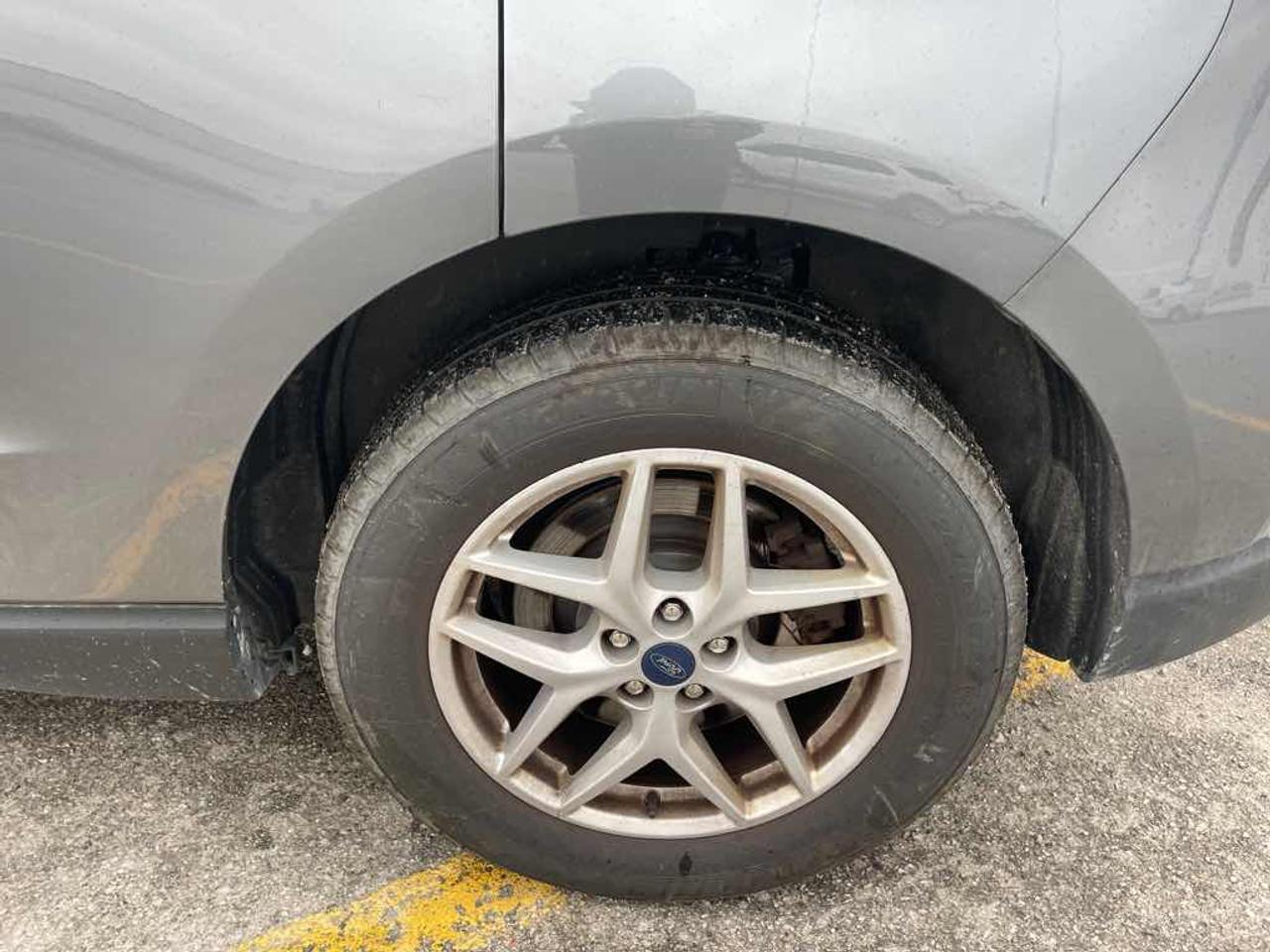 2021 Ford Edge SEL Photo