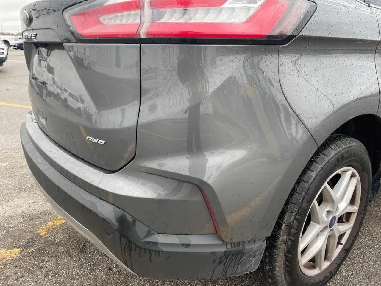 2021 Ford Edge SEL Photo