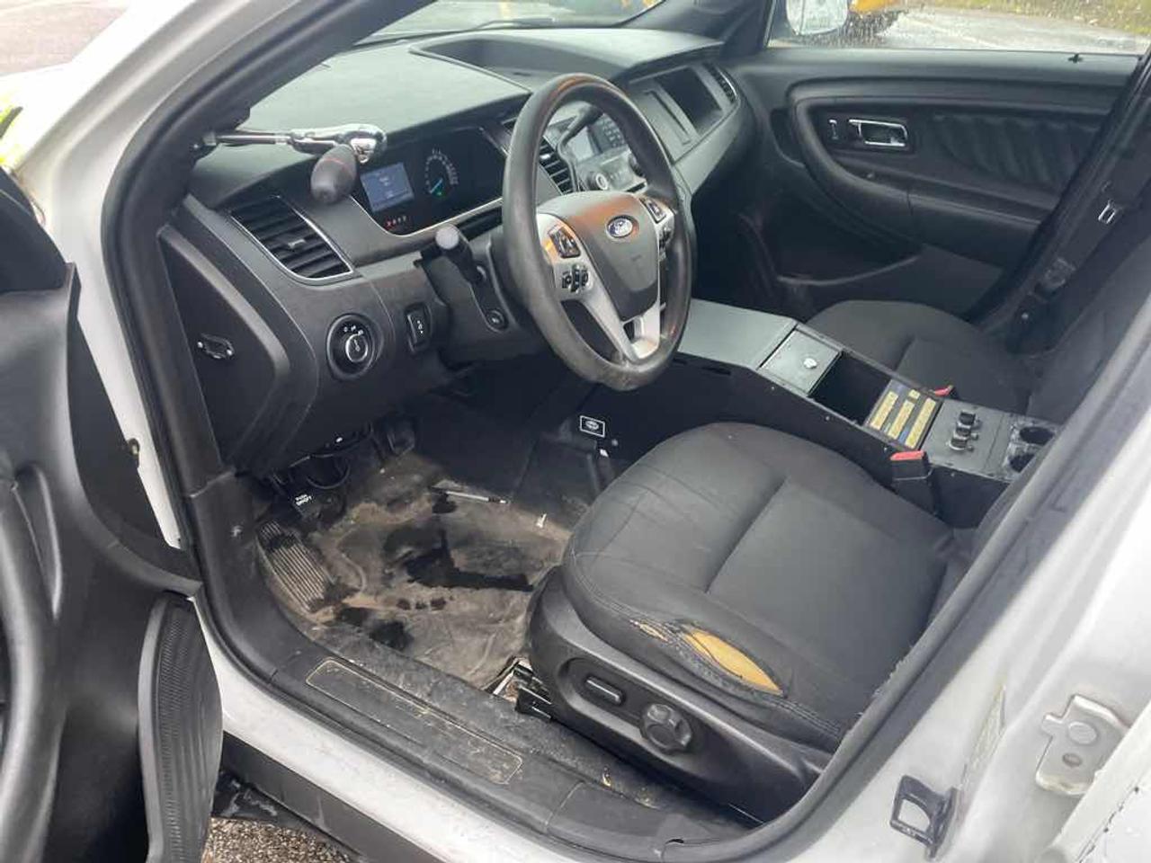 2016 Ford Taurus Police Inte Photo